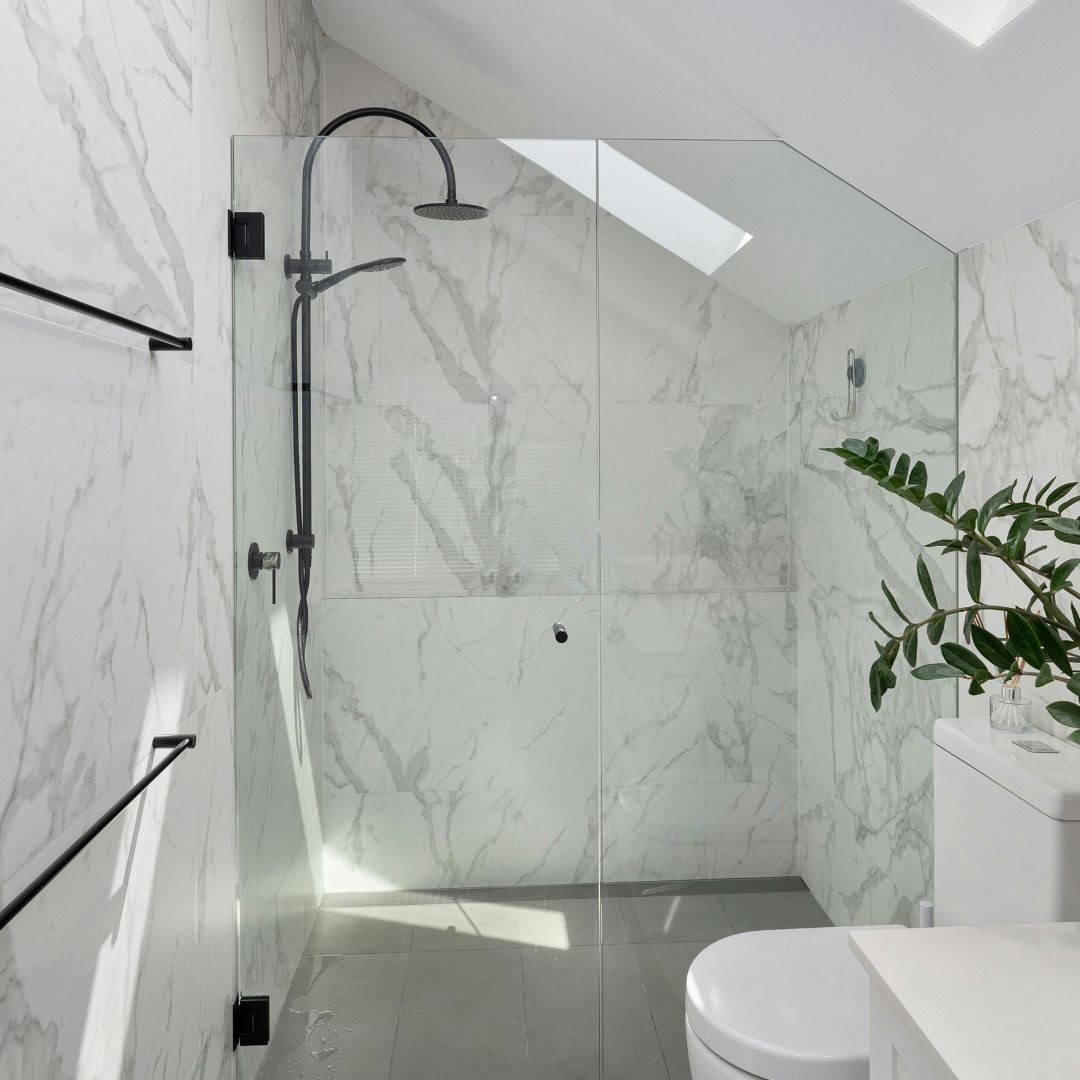 Badkamer renovatie Den Bosch marmerlook badkamer